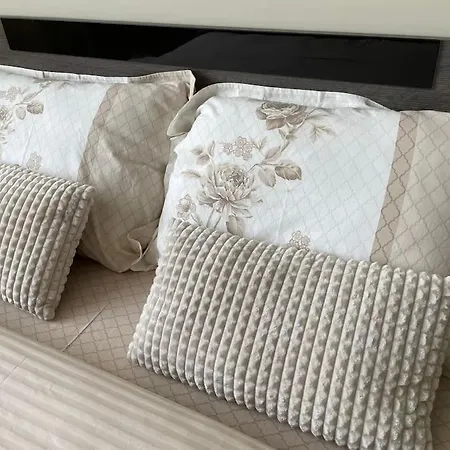 Mila's 1 Bedroom Апартаменты
